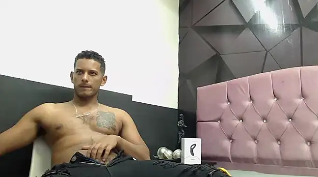 Snapshot of Chris_Dick23 chatting on 12.21.24 Chris Dick23 online show from 12.21.24