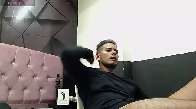 Snapshot of Chris_Dick23 chatting on 12.31.24 Chris Dick23 online show from 12.31.24