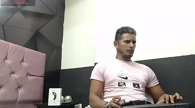 Snapshot of Chris_Dick23 chatting on 01.05.25 Chris Dick23 online show from 01.05.25