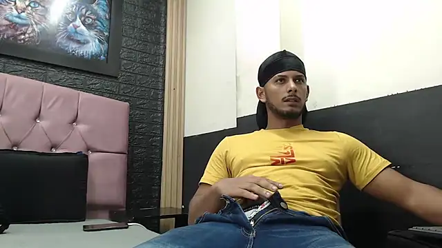 Snapshot of Chris_Dick23 chatting on 10.18.25 Chris Dick23 online show from 10.18.25
