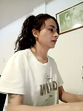 Snapshot of reme_ark23 chatting on 11.18.25 reme ark23 online show from 11.18.25