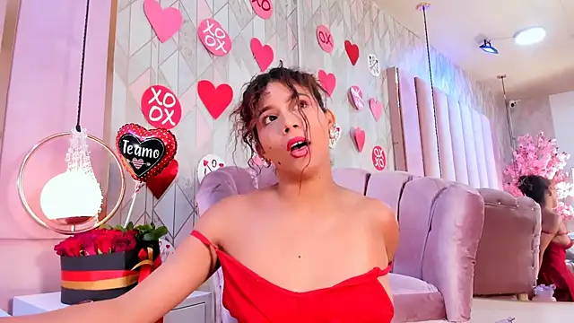 Snapshot of AlinaSweett chatting on 02.14.25 AlinaSweett online show from 02.14.25