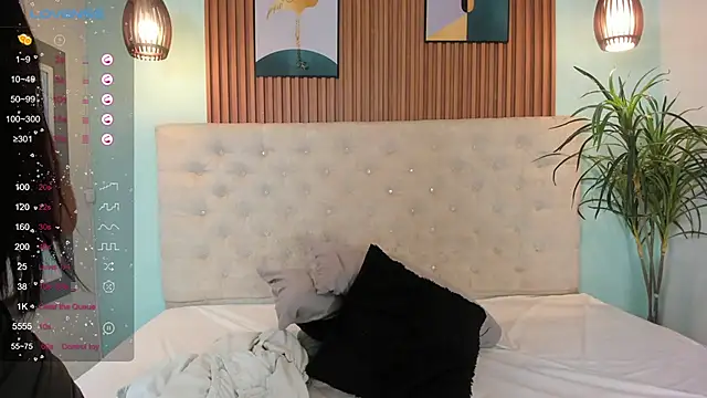 NicolleeEvanss online show from 01.08.25