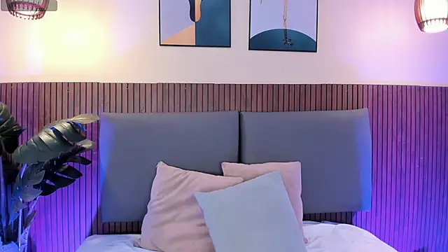 NicolleeEvanss online show from 04.01.26