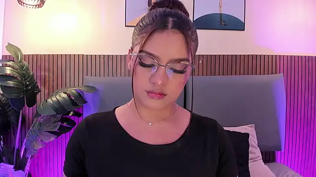 NicolleeEvanss online show from 05.27.26