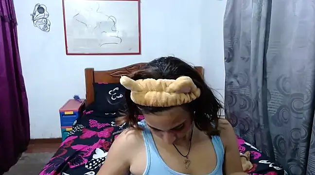 Snapshot of LadyMilk003 chatting on 01.04.25 LadyMilk003 online show from 01.04.25