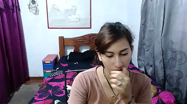 Snapshot of LadyMilk003 chatting on 01.11.25 LadyMilk003 online show from 01.11.25