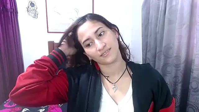 Snapshot of LadyMilk003 chatting on 10.31.25 LadyMilk003 online show from 10.31.25