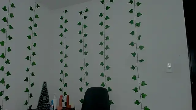 Miaa Garcia online show from 12.22.25