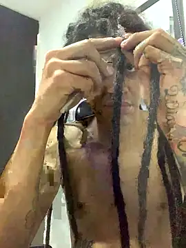 Snapshot of JovenDesobediente chatting on 09.30.25 JovenDesobediente online show from 09.30.25