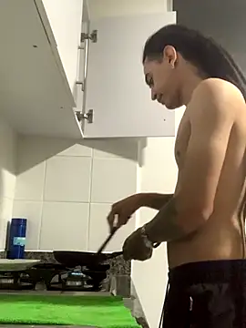 Snapshot of JovenDesobediente chatting on 10.16.25 JovenDesobediente online show from 10.16.25