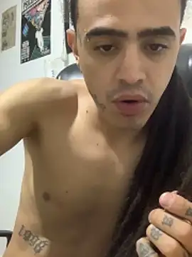 Snapshot of JovenDesobediente chatting on 11.11.25 JovenDesobediente online show from 11.11.25