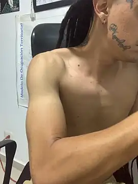 Snapshot of JovenDesobediente chatting on 11.17.25 JovenDesobediente online show from 11.17.25