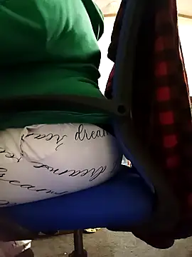 Snapshot of missthickness35_Pika chatting on 01.28.25 missthickness35 Pika online show from 01.28.25