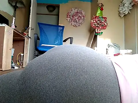 Snapshot of missthickness35_Pika chatting on 09.18.25 missthickness35 Pika online show from 09.18.25