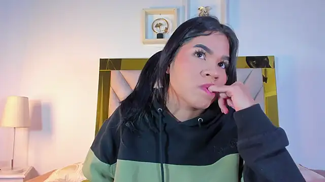 nicole grace0 online show from 10.10.25