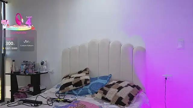 charlotte 002 online show from 06.12.26