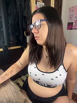 Snapshot of agoosvokk chatting on 10.05.25 agoosvokk online show from 10.05.25