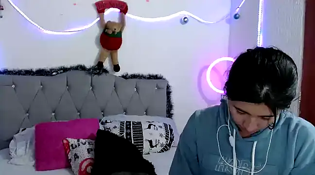 Snapshot of Yeimy_sweetf chatting on 12.04.24 Yeimy sweetf online show from 12.04.24