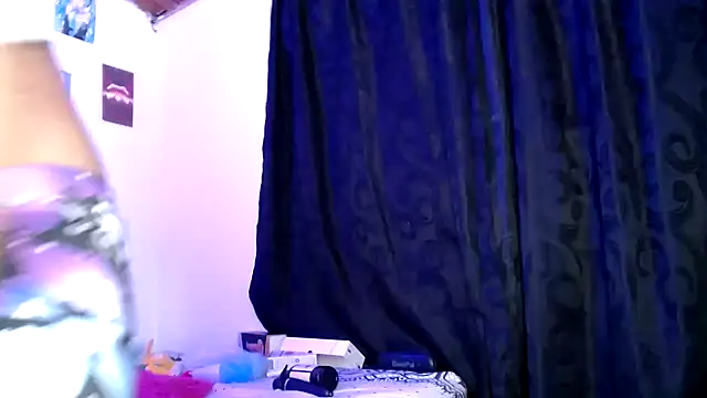 Snapshot of Yeimy_sweetf chatting on 01.14.25 Yeimy sweetf online show from 01.14.25