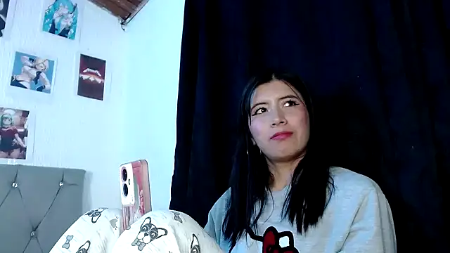 Snapshot of Yeimy_sweetf chatting on 01.15.25 Yeimy sweetf online show from 01.15.25