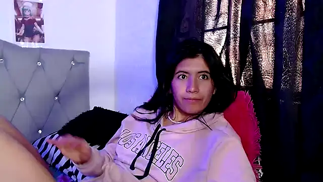 Snapshot of Yeimy_sweetf chatting on 01.22.25 Yeimy sweetf online show from 01.22.25