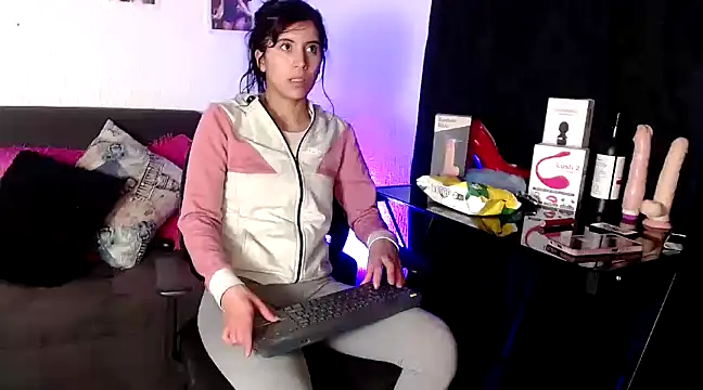 Snapshot of Yeimy_sweetf chatting on 01.29.25 Yeimy sweetf online show from 01.29.25