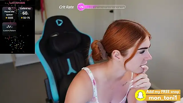 Snapshot of aus_queen chatting on 12.13.24 aus queen online show from 12.13.24