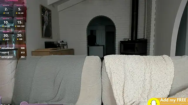 Snapshot of aus_queen chatting on 02.03.25 aus queen online show from 02.03.25