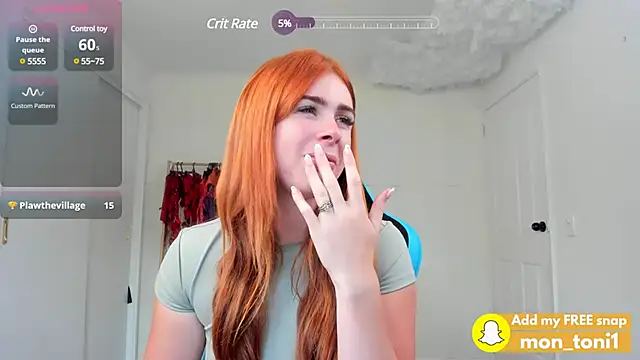 Snapshot of aus_queen chatting on 02.23.25 aus queen online show from 02.23.25