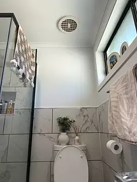 Snapshot of aus_queen chatting on 03.11.25 aus queen online show from 03.11.25