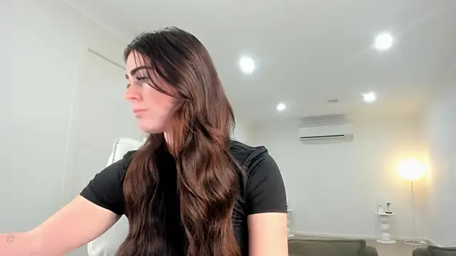 Snapshot of aus_queen chatting on 10.18.25 aus queen online show from 10.18.25