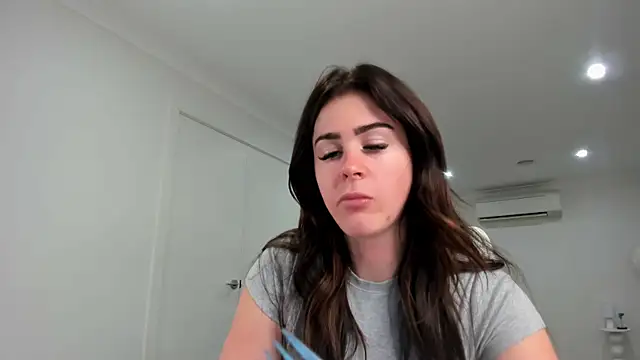 Snapshot of aus_queen chatting on 10.25.25 aus queen online show from 10.25.25