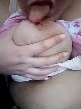 Snapshot of carmelasexy chatting on 10.13.25 carmelasexy online show from 10.13.25