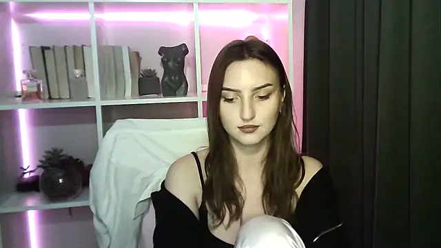 Snapshot of X_Alisa chatting on 10.12.25 X Alisa online show from 10.12.25