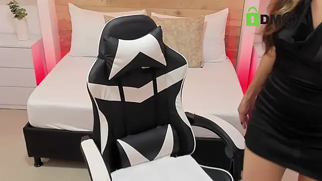 candy summer28 online show from 10.18.25