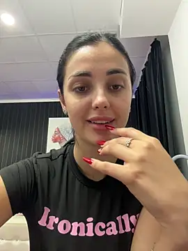 Snapshot of SophiaVilner chatting on 09.23.25 SophiaVilner online show from 09.23.25