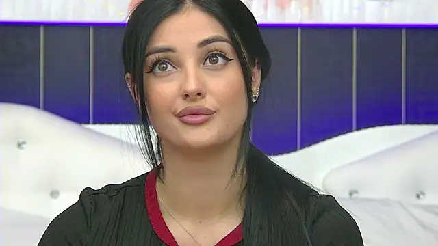 Snapshot of SophiaVilner chatting on 09.26.25 SophiaVilner online show from 09.26.25