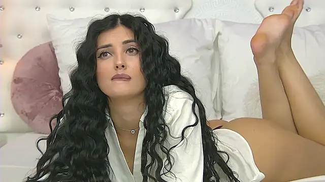 Snapshot of SophiaVilner chatting on 09.29.25 SophiaVilner online show from 09.29.25