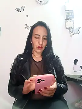 Snapshot of christine-x chatting on 09.11.25 christine-x online show from 09.11.25