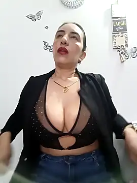 Snapshot of christine-x chatting on 10.17.25 christine-x online show from 10.17.25