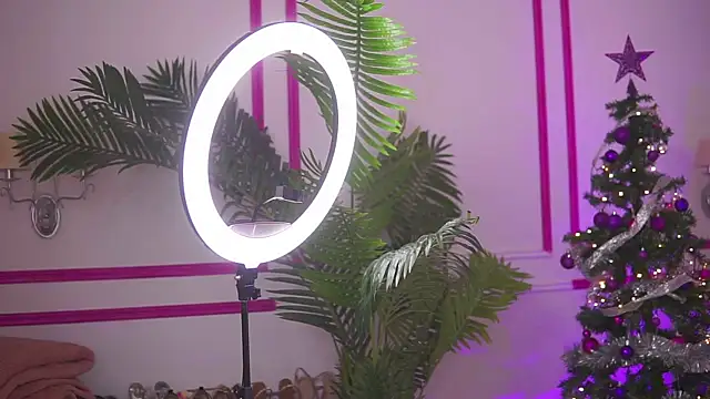 MissMooon online show from 12.13.24