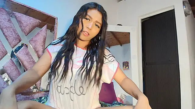 Snapshot of Nicol-Gil20 chatting on 03.10.25 Nicol-Gil20 online show from 03.10.25