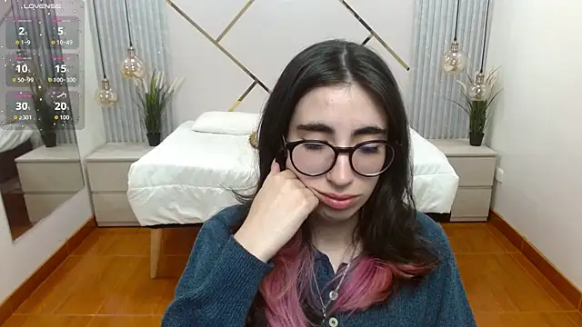 Snapshot of LenaRoses chatting on 09.19.25 LenaRoses online show from 09.19.25