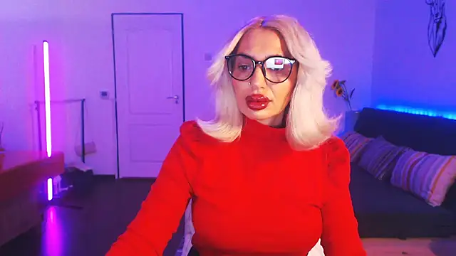 Snapshot of beauty_chl0e chatting on 12.19.24 beauty chl0e online show from 12.19.24