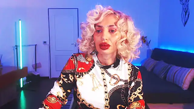 Snapshot of beauty_chl0e chatting on 12.26.24 beauty chl0e online show from 12.26.24