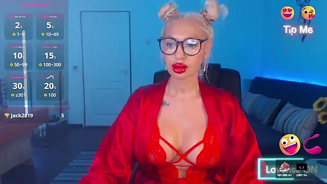 Snapshot of beauty_chl0e chatting on 09.14.25 beauty chl0e online show from 09.14.25