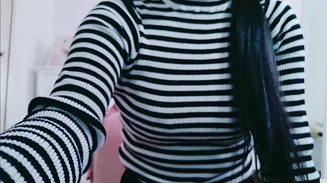 Snapshot of Mana_chan chatting on 02.19.25 Mana chan online show from 02.19.25