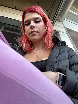 RiriRoseey online show from 01.05.25