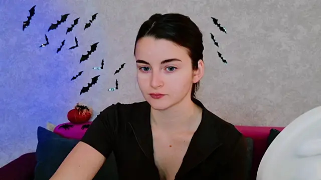 Miss Arwen online show from 10.13.25